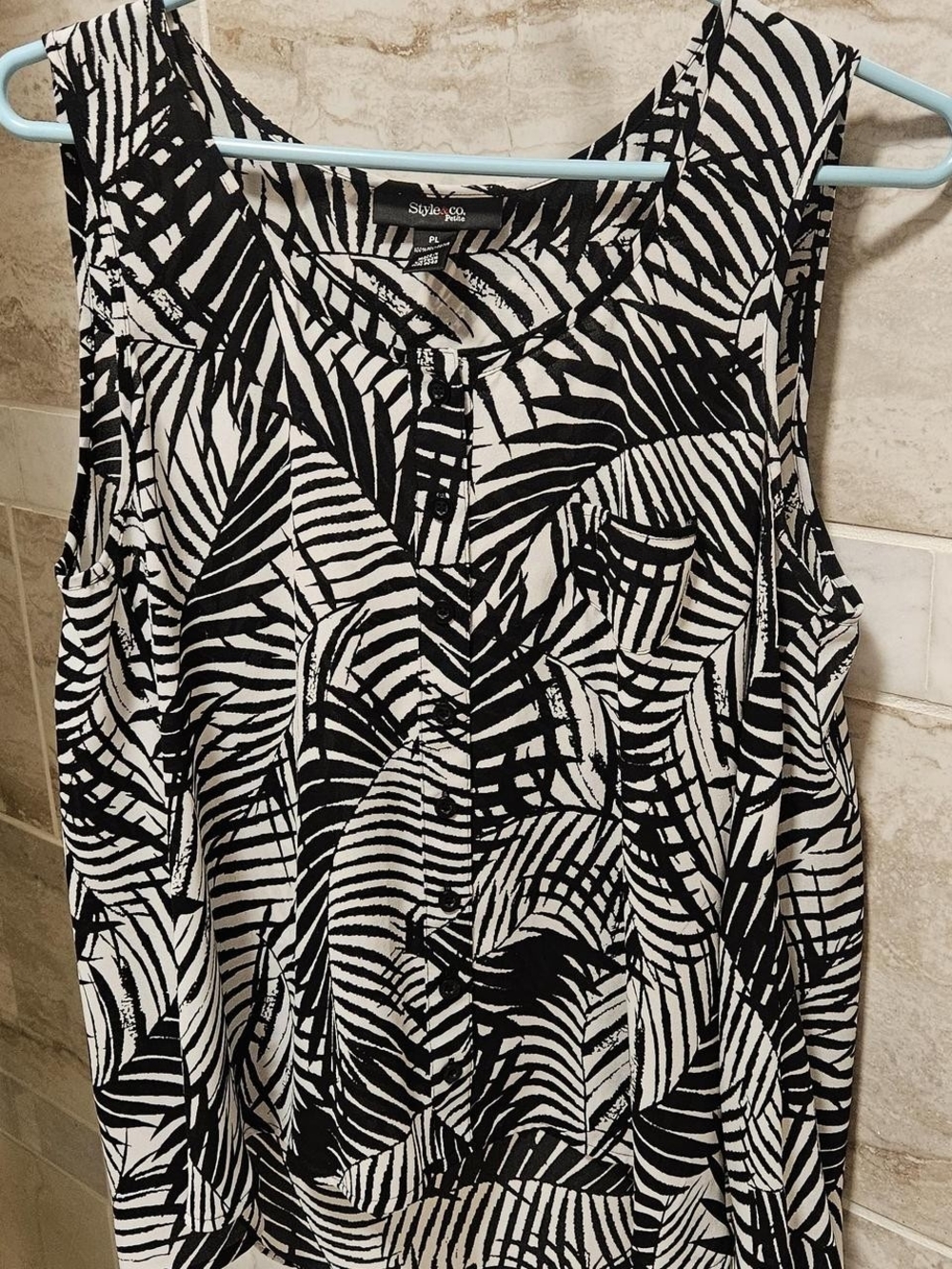 Style & Co. Black & White Palm-Print Sleeveless Tank